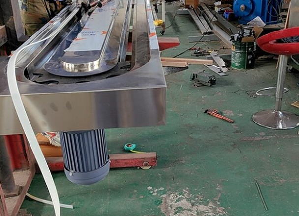 旋转火锅电机-士元200W立式减速机的应用 拷贝.jpg